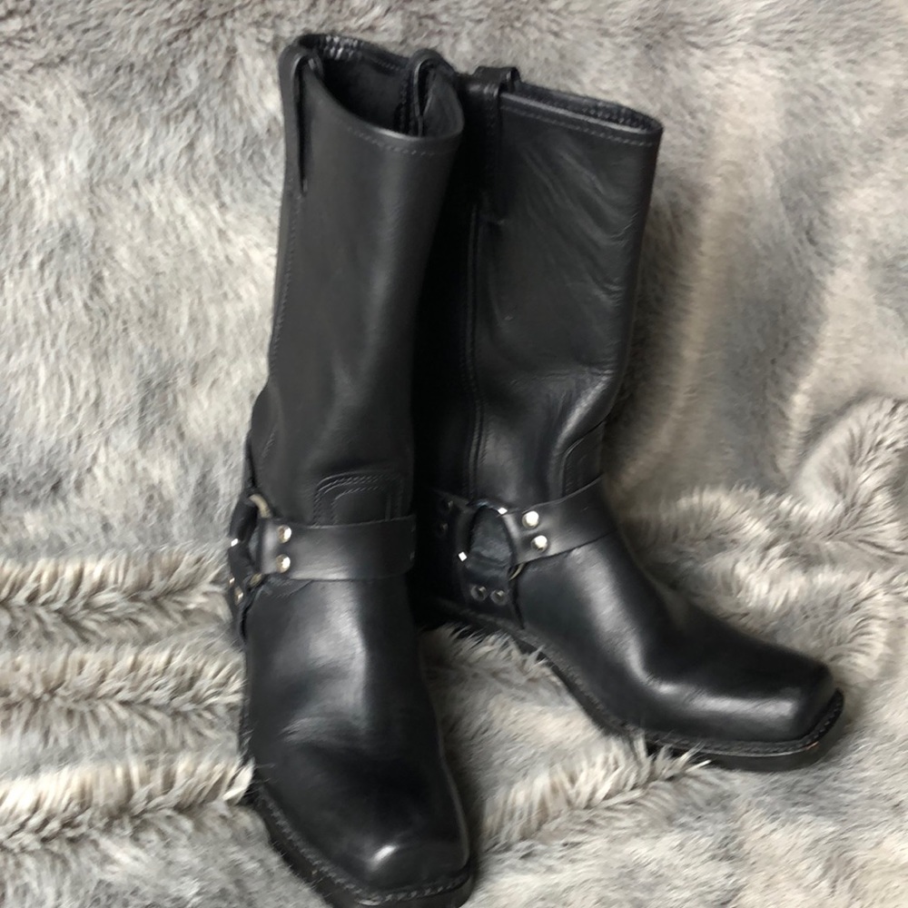 Frye harness pull on boots